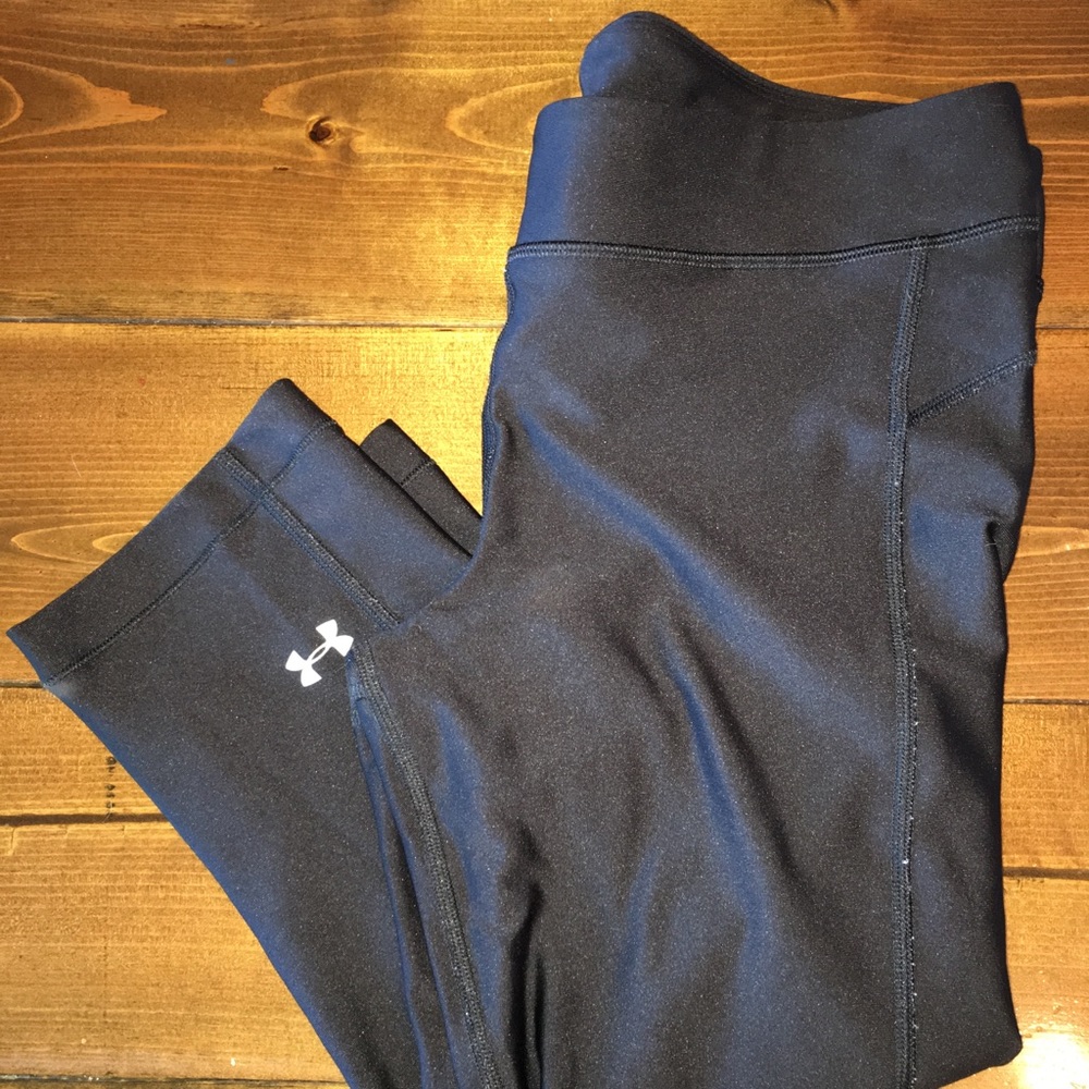 Large UA crop leggings